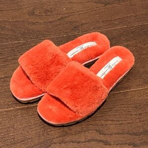 Chinese Laundry Coral Plush Slippers Size 9